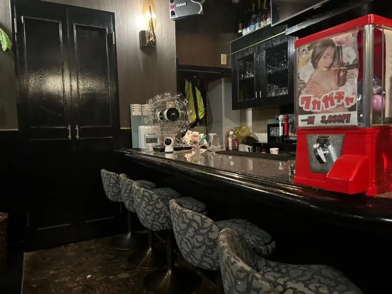 和花 （ワカ）の店内