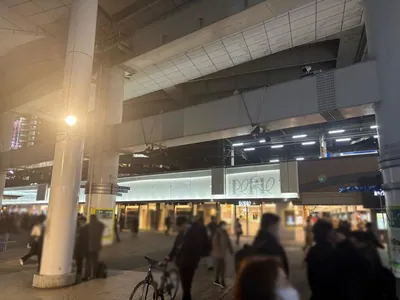 紫電 （シデン）への道順 2／13：駅を背にして右手に進みます。