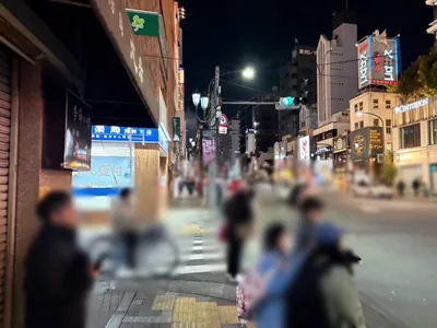 エーピンクトーキョーへの道順 7／8：左手の三つ目の路地を左折します。