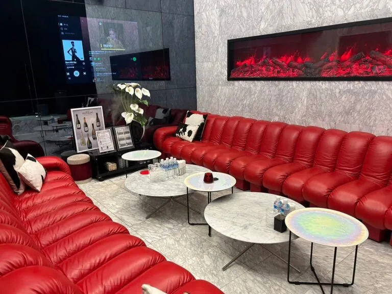 ナナエの店内