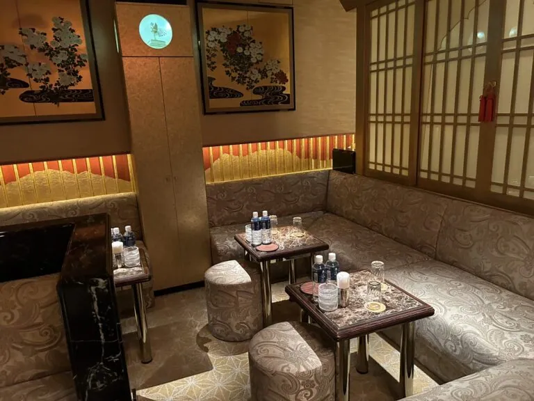 金銀彩 （キンギンサイ）の店内