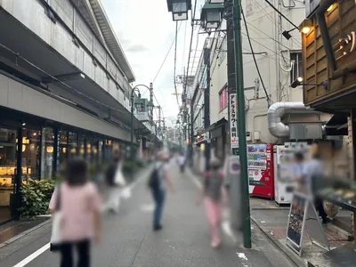 中目黒　ナイン9への道順 2／3：右手の一つ目の路地を右折します。