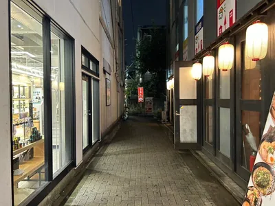 エムズ （Girl’s Bar M’s）への道順 5／7：直進します。