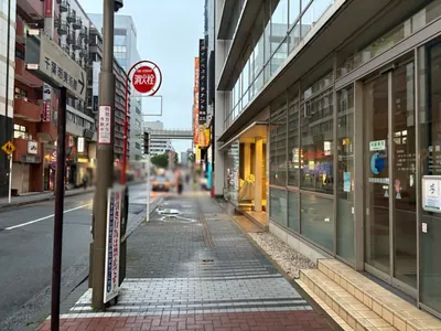 セバスチャンへの道順 15／16：道路を左手に直進します。