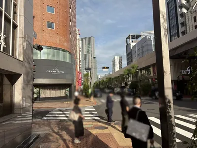 サンセット並木通り店 （ SUNSET 並木通り店）への道順 7／10：「難波橋」の交差点に出たら横断歩道を渡らずに左折します。