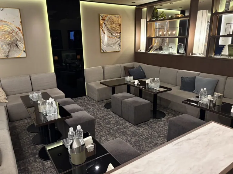 五井 エデンの店内