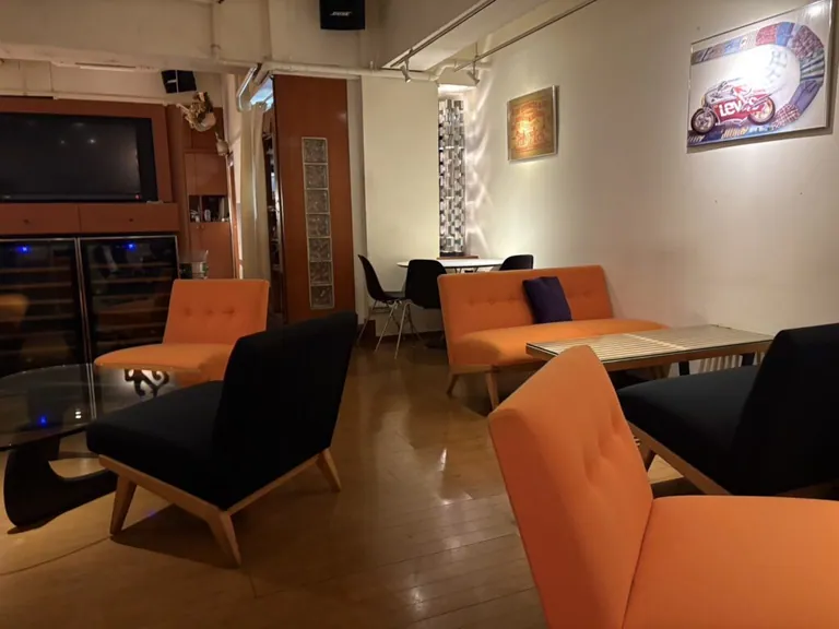 ラウンジの店内