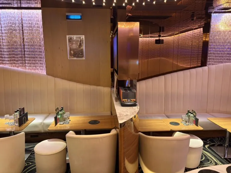プランビーの店内