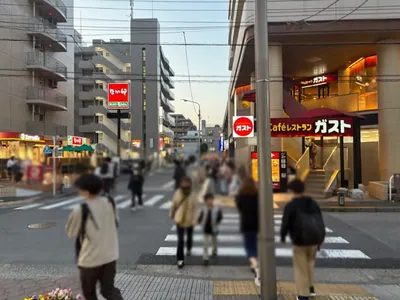 瑞江　ラックスへの道順 3／8：一つ目の横断歩道を渡ります。