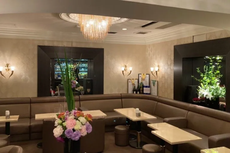 由美 (ユミ)の店内