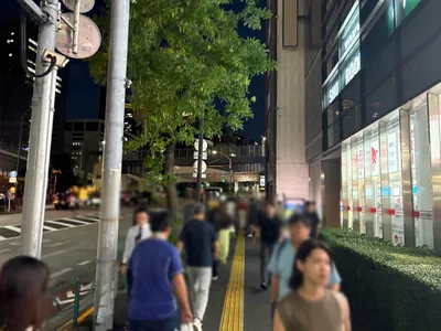 藤谷 (フジタニ)への道順 2／8：出口を背にし、道路を左手に直進します。