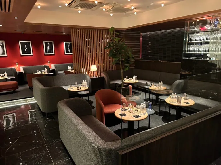 ジェントルマンズクラブ （Gentleman’s club）の店内