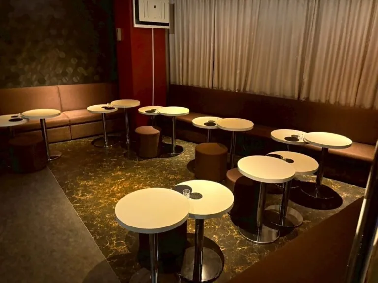 三鷹 アークの店内