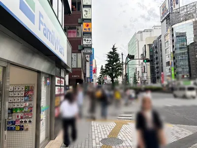グローブへの道順 6／11：左手の一つ目の路地を越えます。