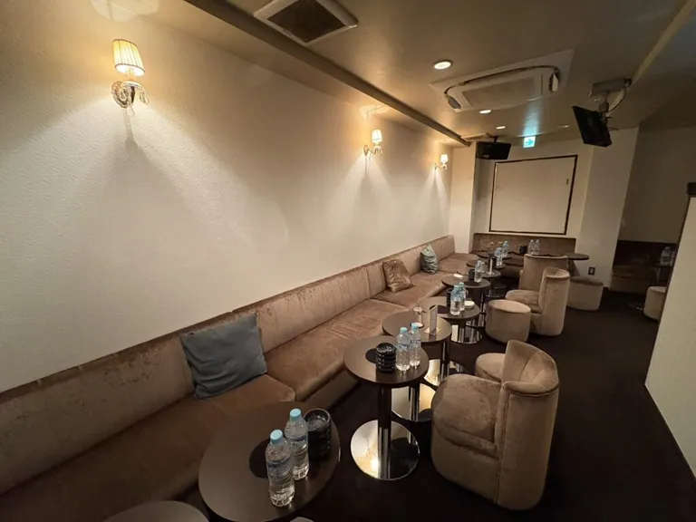 ダブルアールの店内