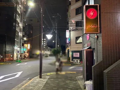 エグゼ （GIRL’S BAR EXE）への道順 8／8：直進し、一つ目の十字路を超えた右手角に錦糸町エグゼがあります。