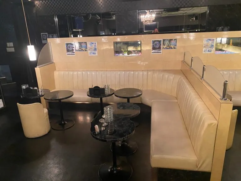 幡ヶ谷　エデンの店内