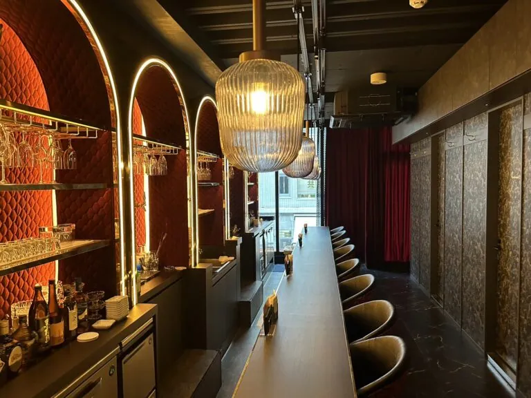 B4 (ビーフォー)の店内