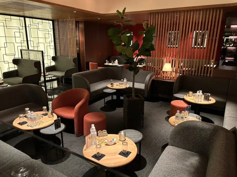 ジェントルマンズクラブ （Gentleman’s club）の店内
