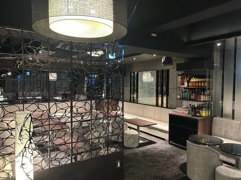 花蝶 （ハナチョウ）の店内