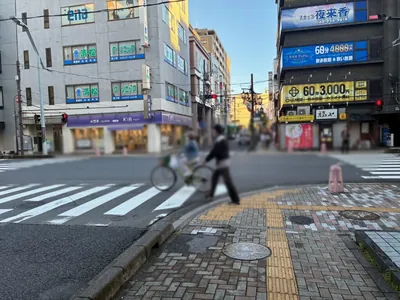 セレネへの道順 5／6：一つ目の交差点の横断歩道を渡ります。