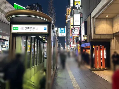 ルナノックスへの道順 2／7：駅を左手にして直進します。