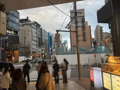 利久 （リキュウ）への道順 4／9：二つ目の横断歩道も渡ります。