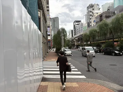 粋 （スイ）への道順 6／11：一つ目の路地を越えて直進します。