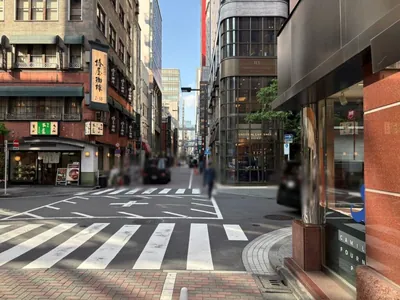 レイへの道順 9／10：一つ目の十字路を右折します。