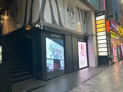 ベネ東京への道順 6／6：少し歩くと左手に六本木ベネ東京の入る「KENTO’Sビル」があります。