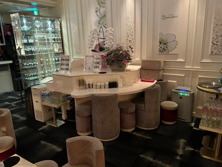 ナナエの店内