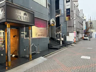 クラウンへの道順 10／10：少し進むと左手に津田沼クラウンの入る「三商本社ビル」があります。