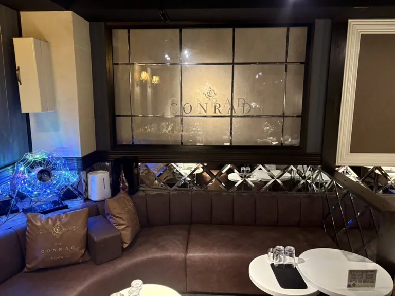 コンラッドの店内