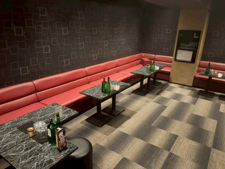 享楽 昼 （キョウラク）の店内