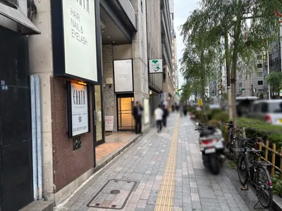 エスへの道順 8／8：左手に銀座エスの入る「ニューギンザビル12号館」があります。