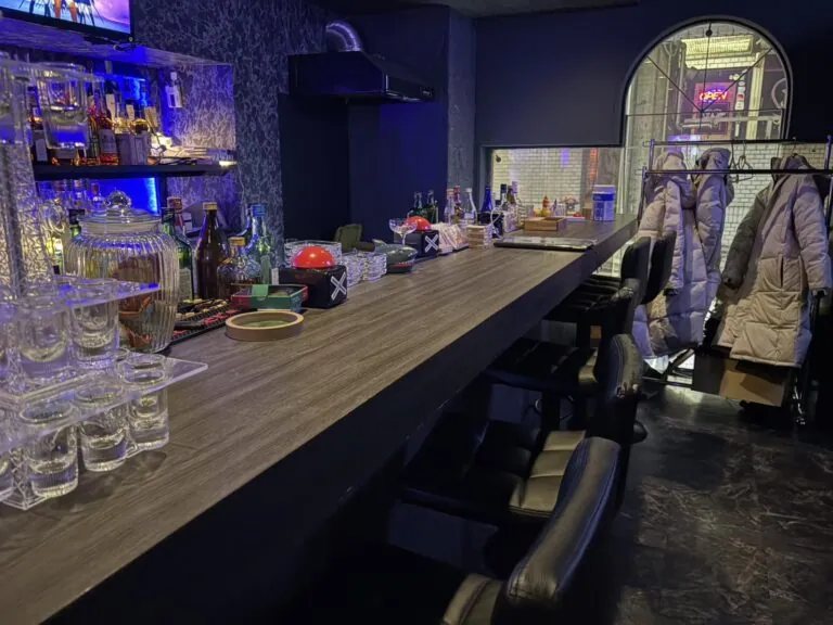 ティアラの店内