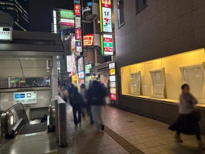 ネクトへの道順 2／6：道路を左手に直進します。