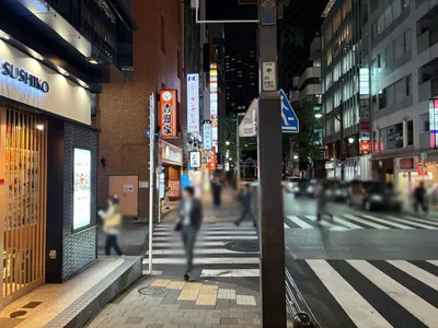 まごころへの道順 5／7：一つ目の十字路を越えて直進します。