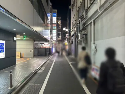 エビス本店 （CAFE BAR. EBISU本店）への道順 4／7：直進します。