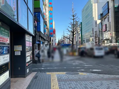 アジュール （紺碧）への道順 7／11：左手二つ目の路地も超えて直進します。
