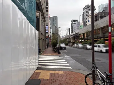 オウルへの道順 6／9：一つ目の路地を越えます。