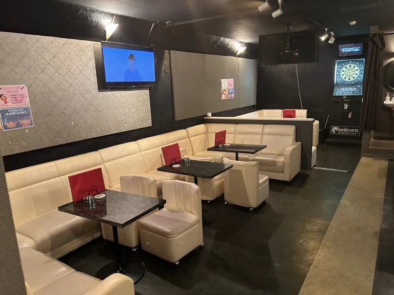 蕨 ラトゥールの店内