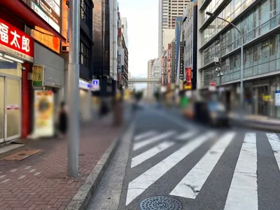 万寿 （マンジュ）への道順 11／14：直進をすると左手にくすりの福太郎が出てくるので更に直進をします。