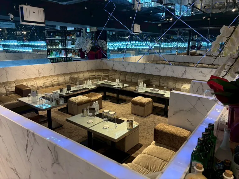 リアリスの店内