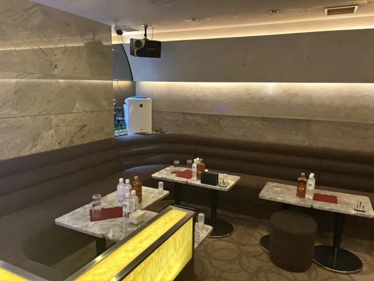 アイリスの店内