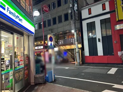 ルパンへの道順 4／5：二つ目の横断歩道を左折します。