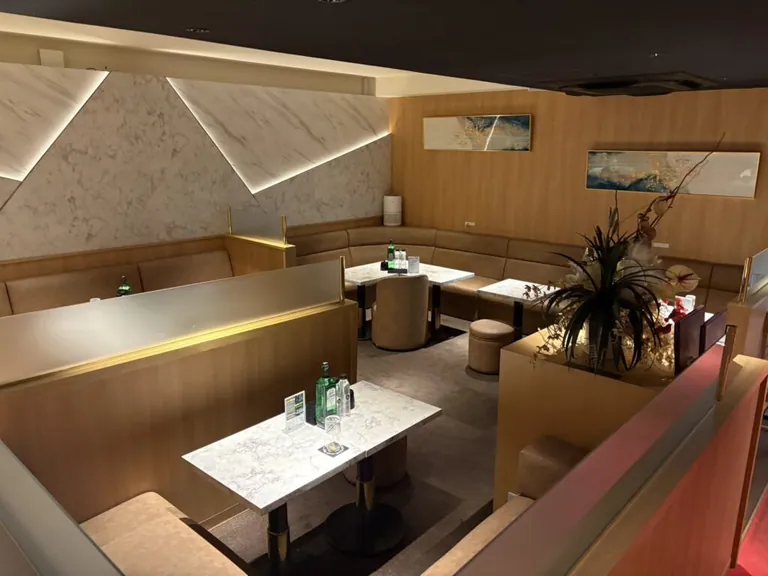 キャラットの店内