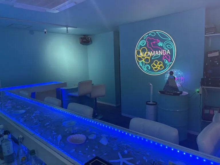 アラマンダの店内