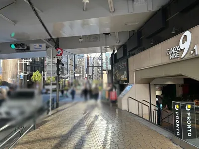スダチへの道順 4／7：二つ目の横断歩道が出てきたら右折します。