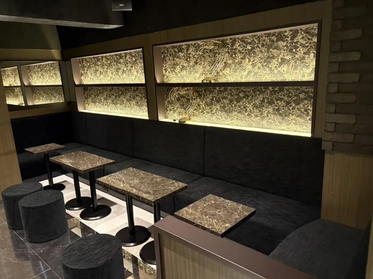 ハイスクールナナプラザの店内